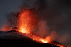 Material para la bioconstrucción: así reaprovechan los científicos la lava del volcán de La Palma