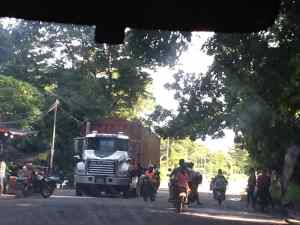Le salió competencia a la GNB: transportistas de verduras y frutas también son “matraqueados” por policías regionales