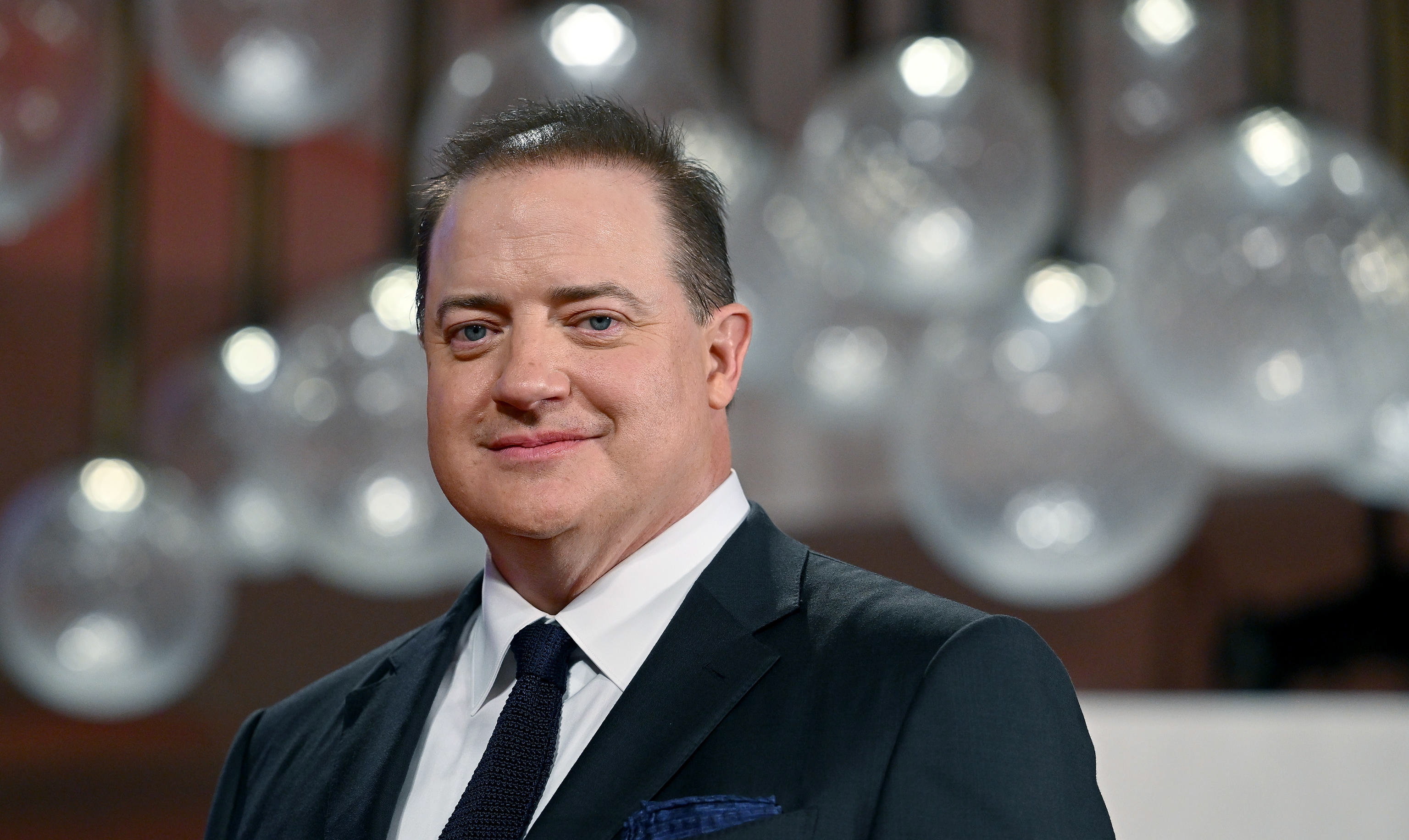 Entre lágrimas, Brendan Fraser recibió una ovación de siete minutos tras su regreso al cine (VIDEO)