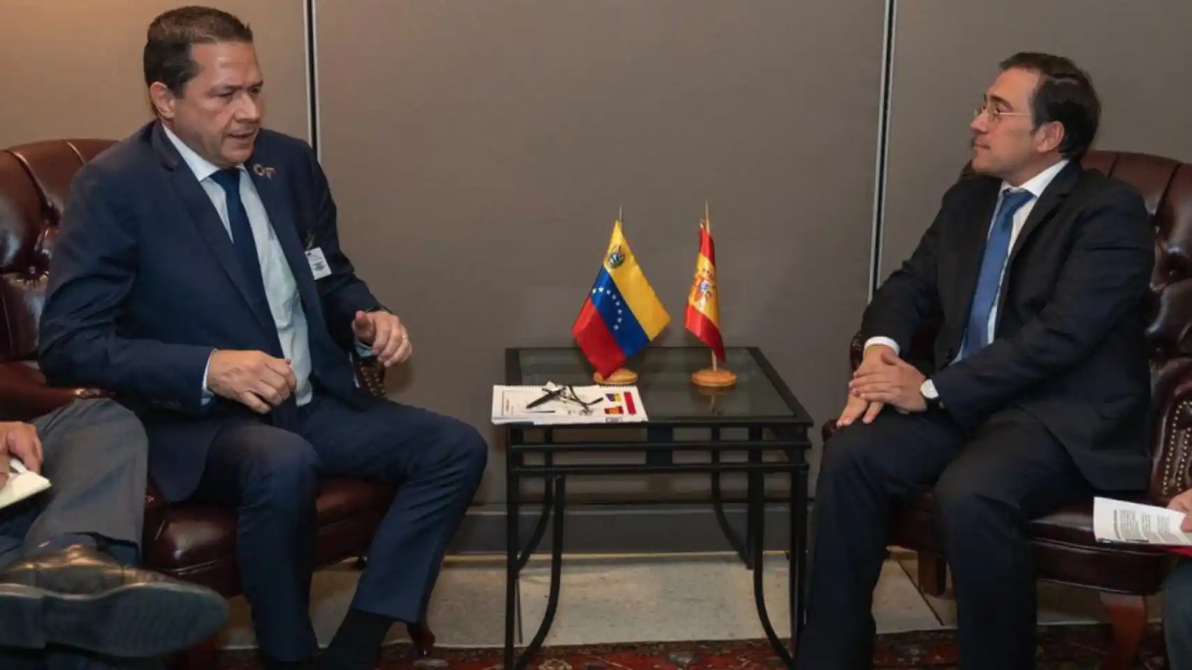 El PP español acusa a Canciller de blanquear la dictadura de Maduro tras reunirse con Carlos Faría