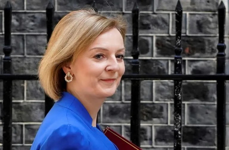 Cómo se elige el sucesor de Liz Truss en el Reino Unido