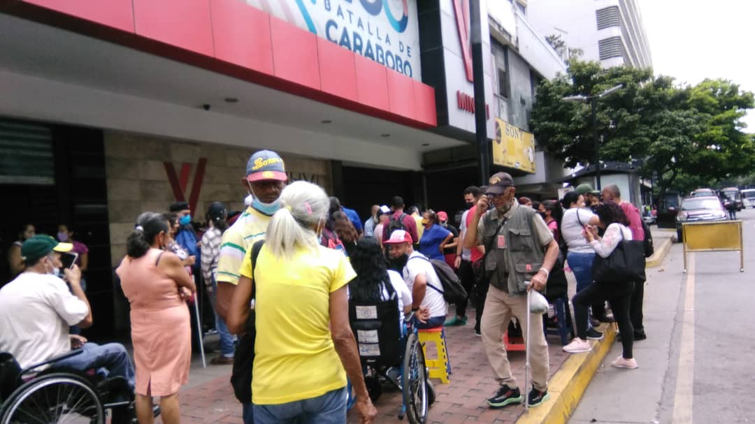 Personas con discapacidad protestan  frente al Ministerio de Vivienda en Chacao este #6Sep (Imágenes)