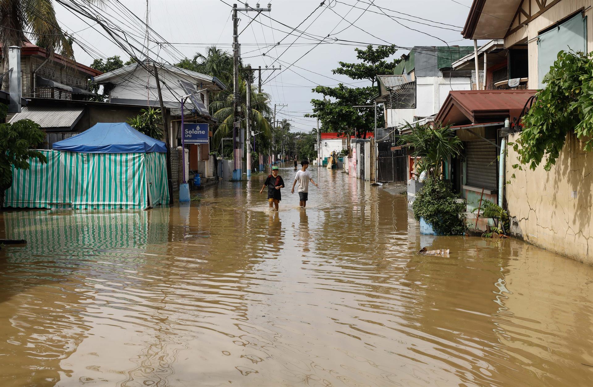 El tifón Noru llega al mar de China Meridional tras golpear Filipinas