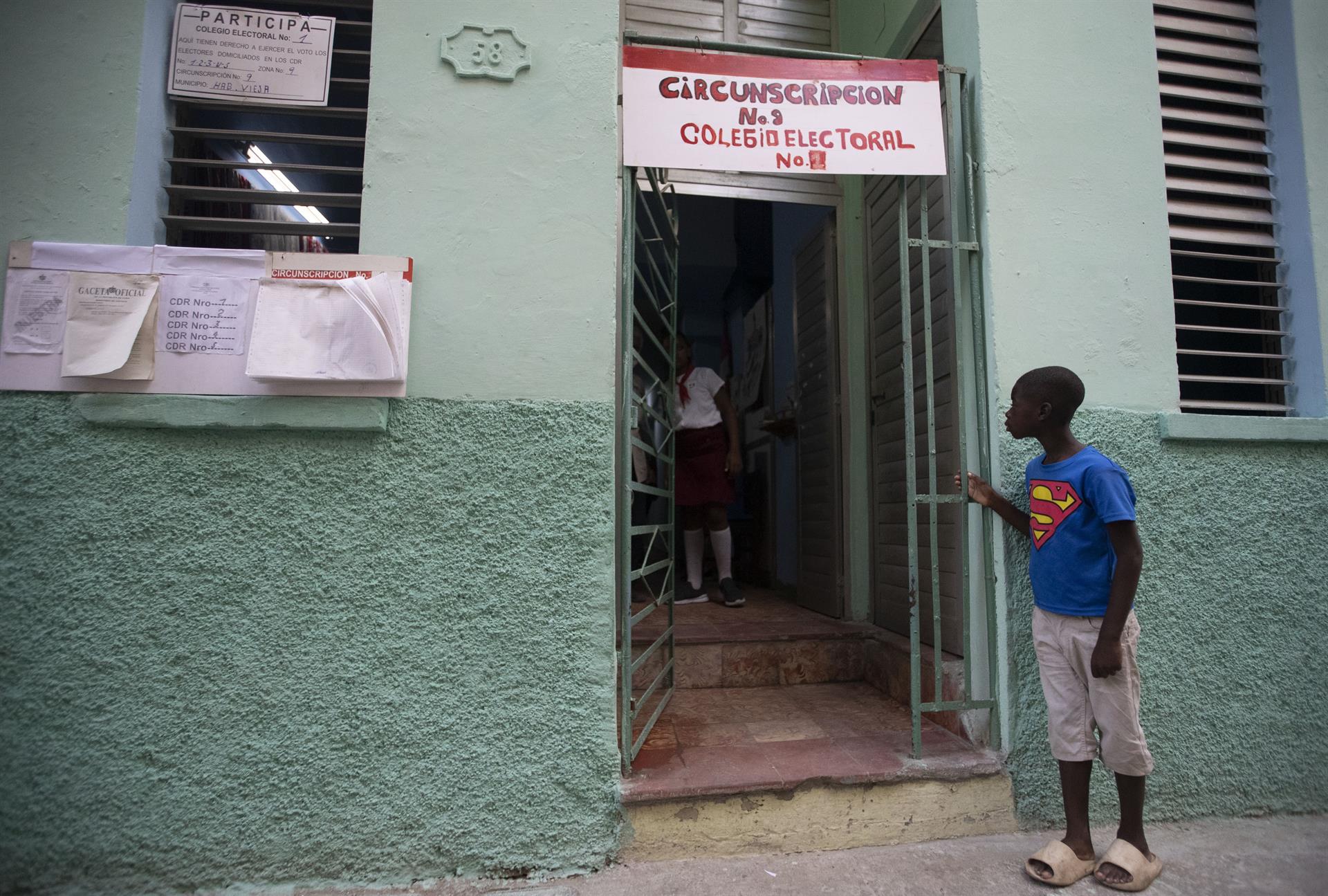 Escasa afluencia y silencio sobre lo votado marcan el referendo en Cuba