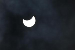 El eclipse de Sol ocultó un 86% del disco solar en Rusia (VIDEO)