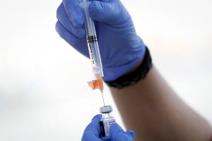 EEUU ve un aumento en las dosis de refuerzo contra ómicron en la última semana