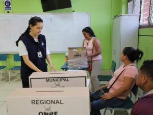 Abren las urnas en Perú para las elecciones locales y regionales de este #2Oct