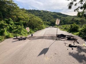 Transportistas de carga pesada en Táchira exigen reparación de vías por donde ingresan mercancías desde Colombia