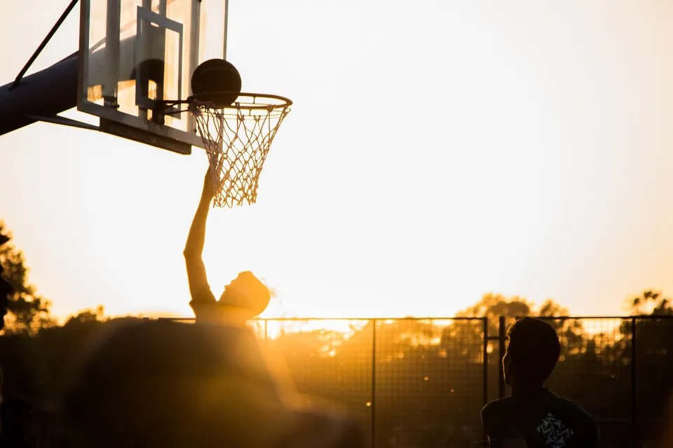 Conmoción en Dallas: Fue asesinada por su amigo, que se enfadó al perder un partido de baloncesto