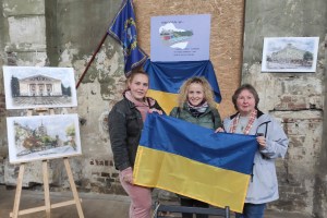 Ucranianos desplazados preocupados por parientes en zonas anexionadas