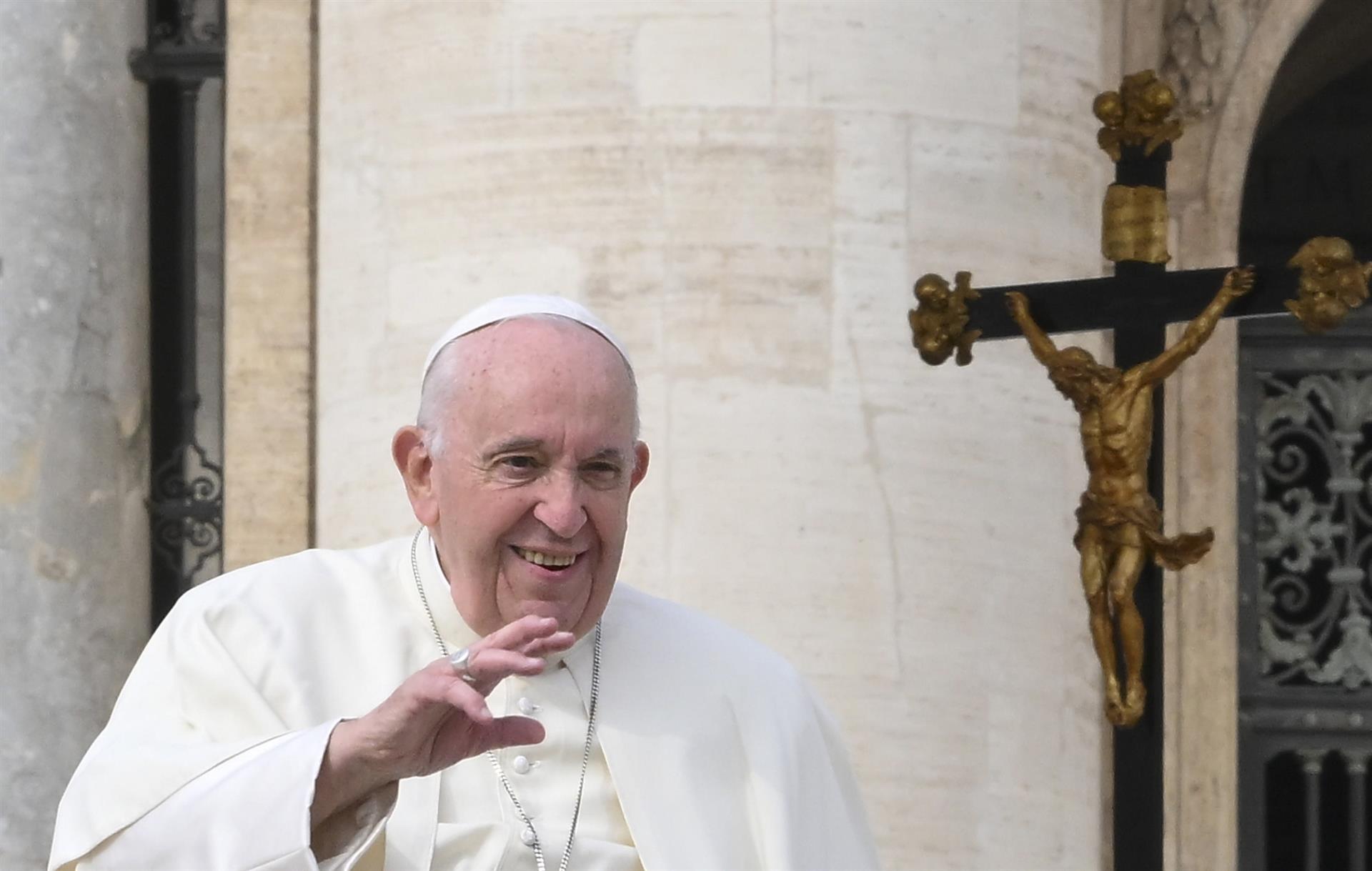 El papa Francisco emprende su viaje a Baréin para intensificar el diálogo con el Islam