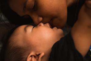 Por qué es importante recibir amor desde el nacimiento