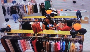 En VIDEO: Cámara capturó in fraganti a dos ladronas de ropa en el Millenium Mall