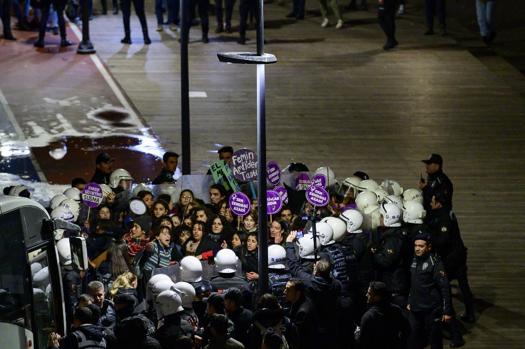 Más de 20 mujeres han sido detenidas en una marcha contra la violencia machista en Turquía