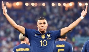 Mbappé convierte a Francia en la primera selección clasificada a octavos