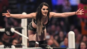 Emblemática luchadora de la WWE vuelve al ring cinco años después de lesión que casi la dejó paralizada