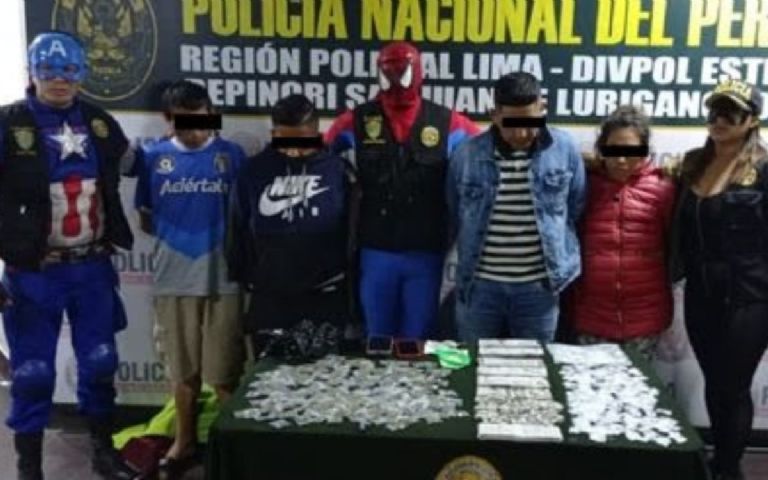 Policías peruanos disfrazados de superhérores aplicaron la “Operación Marvel” para detener delincuentes