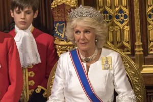 La “necesidad de reconocimiento” que se esconde tras la nueva firma de la Reina Camilla