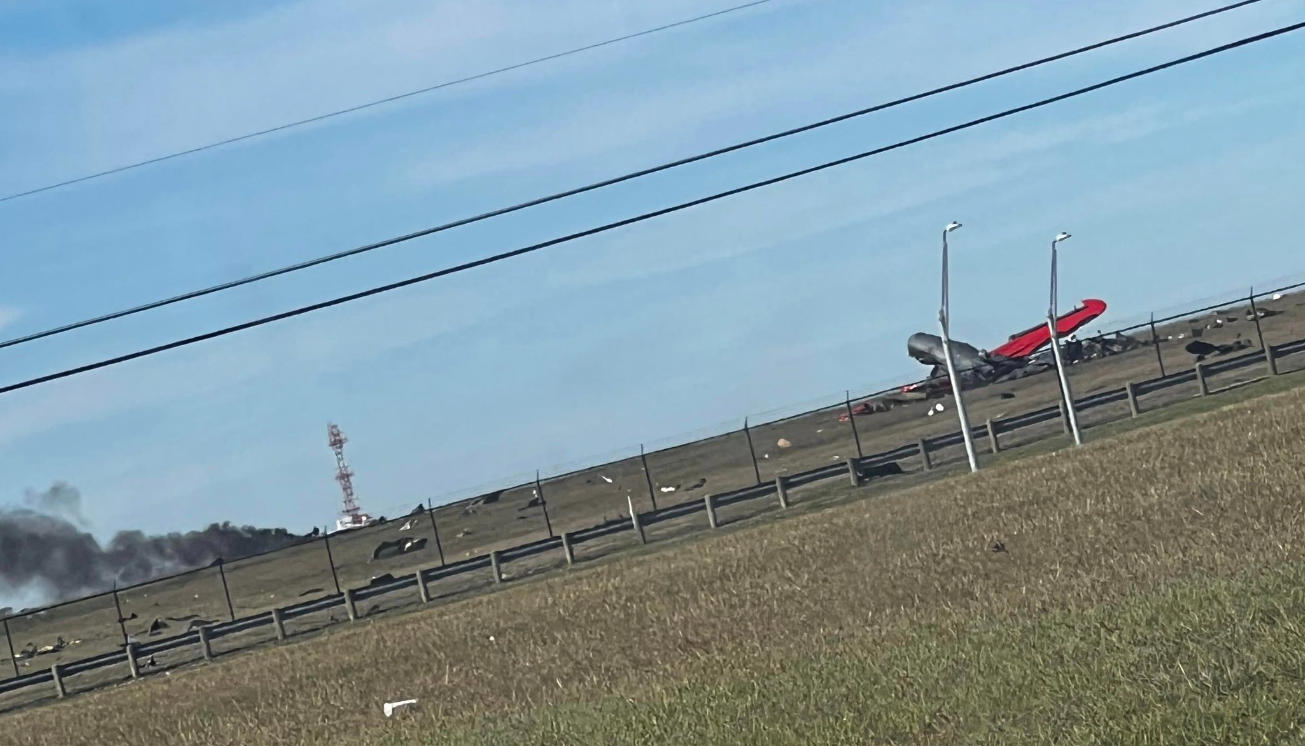 Bombardero de la Segunda Guerra Mundial colisionó con otro avión en aeropuerto de Dallas