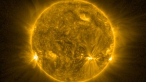 VIDEO: Una “serpiente solar” se desliza velozmente por la superficie del Sol