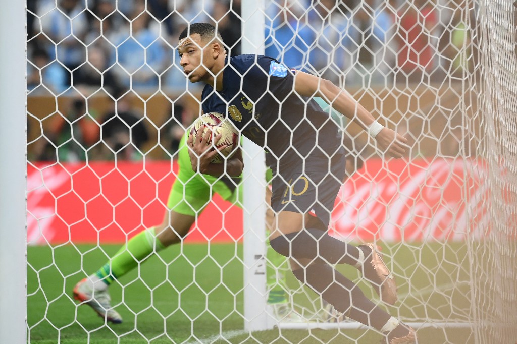 En imágenes: Mbappe despertó las esperanzas de Francia empatando en la Final de Qatar