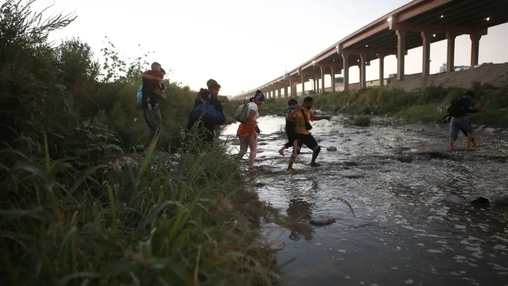 Biden evalúa una propuesta migratoria para evitar pedidos de asilo en la frontera