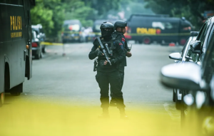 Un atentado suicida con bomba causa dos muertos y ocho heridos en Indonesia