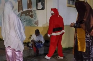 Fundaciones llevan platos navideños a personas en situación de calle en Mérida