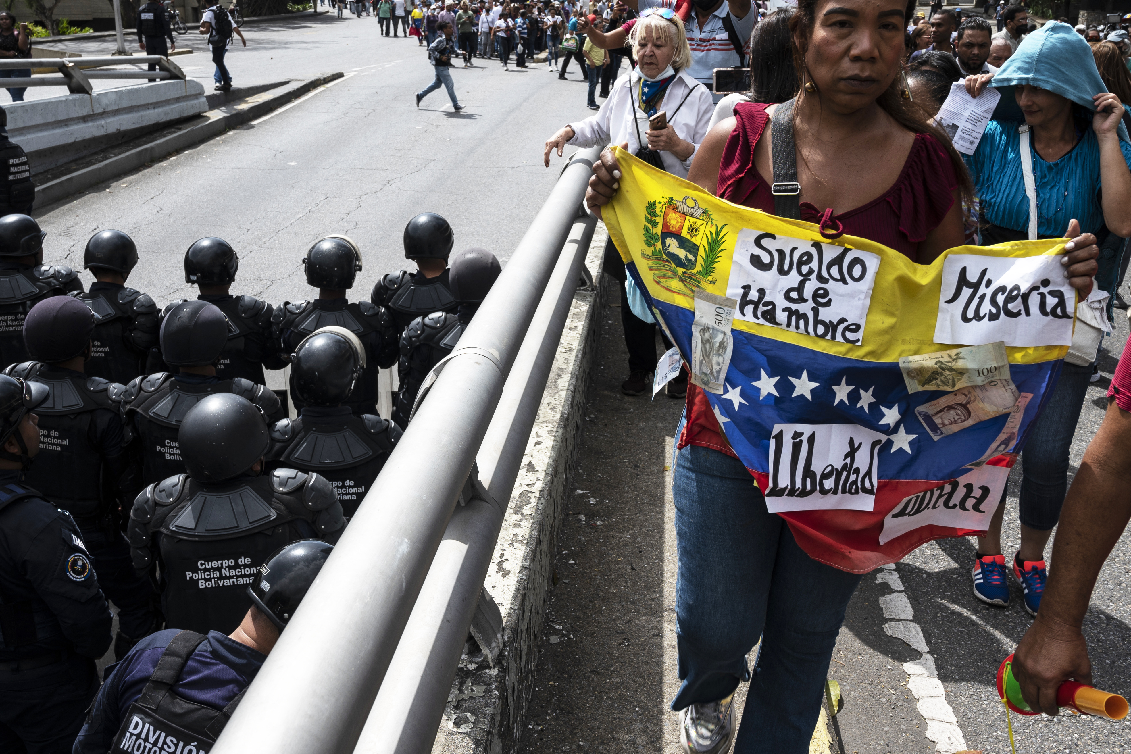 Gremios siguen en las calles de Venezuela exigiendo mejoras salariales tras cuarta semana de protestas