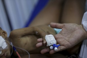 Niños yanomami desnutridos convalecen en un hospital de la Amazonia brasileña