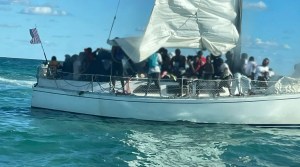 VIDEO: Hallan bote con casi 400 migrantes haitianos que iban rumbo a las costas de Florida