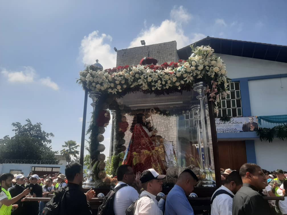 Madres larenses pidieron a la Divina Pastora volver a ver a sus hijos, que emigraron por la crisis