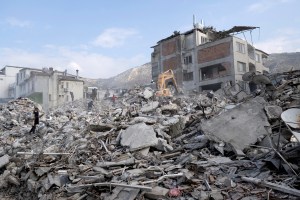 Balance del potente terremoto en Turquía y Siria superó los 25 mil muertos