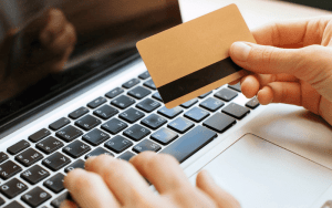 ¿Qué riesgos tiene pagar online con una tarjeta de crédito/débito y como Paysafecard puede ayudarte?