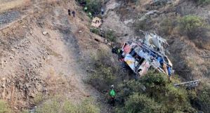 Al menos 10 muertos en Argelia al caer bus en barranco