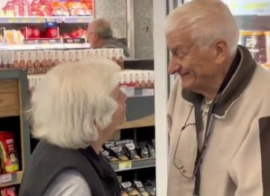 “Formé una pareja entre dos abuelitos”: Tiktoker demostró sus habilidades como cupido en el supermercado (VIDEO)