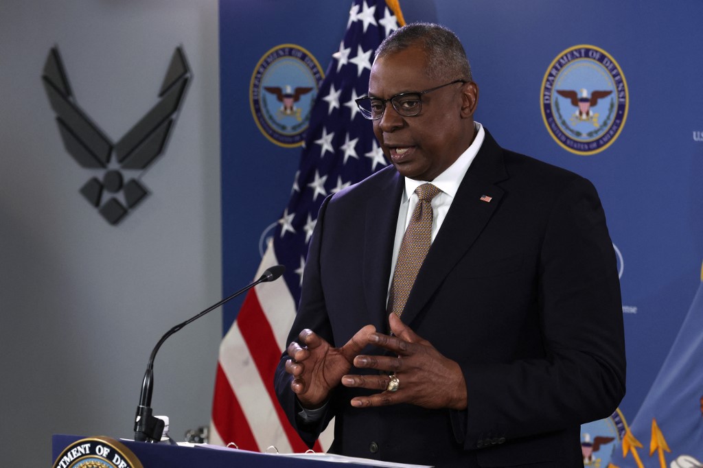 Jefe del Pentágono replicó que EEUU volará “donde lo permita el derecho internacional”