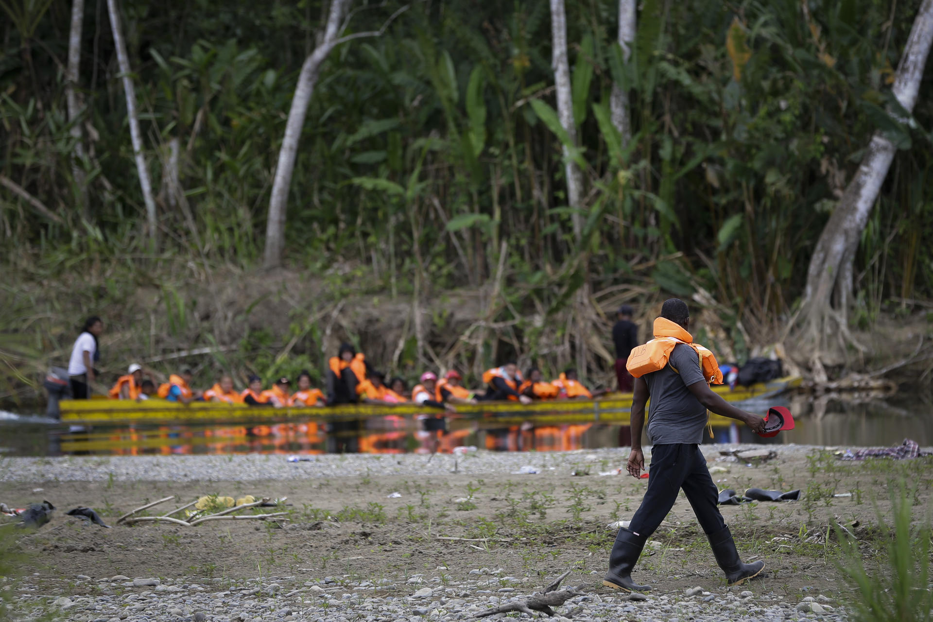 Indígenas, la primera fuerza de ayuda a los migrantes venezolanos en la selva del Darién