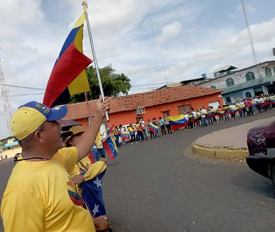 Docentes incansables en Guárico: protestaron con jornada de banderazo tricolor por la dignidad salarial