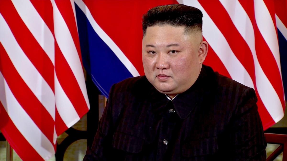 Kim Jong-un inspecciona cabezas nucleares y advierte a sus vecinos y a EEUU