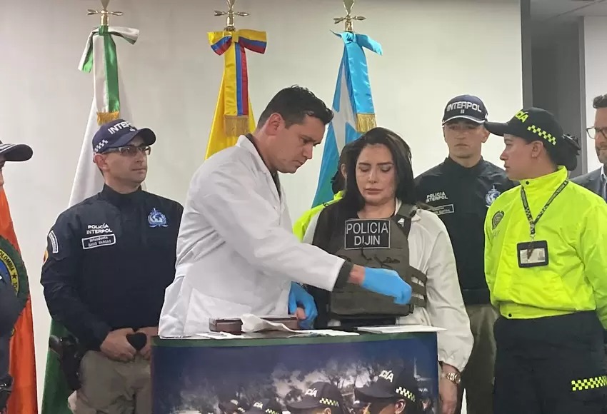 “Temo por mi vida, ser víctima de un atentado”: Militares interrumpen la rueda de prensa de Aída Merlano (VIDEO)