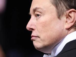 Elon Musk fija una impactante postura contra WhatsApp