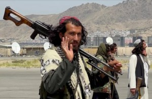 Talibanes abatieron al líder del Isis que planeó el atentado contra aeropuerto de Kabul durante evacuación de Afganistán