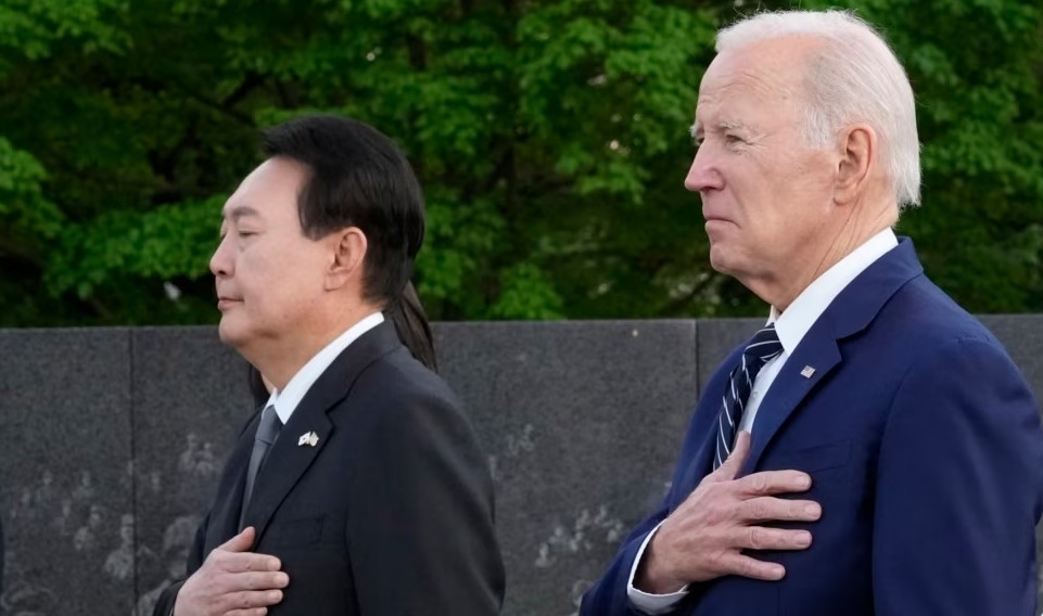 Biden y Yoon acuerdan que Corea del Sur no continuará con su programa de armas nucleares (Video)
