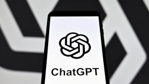 Alerta: la desinformación generada por ChatGPT podría ser más convincente que la humana