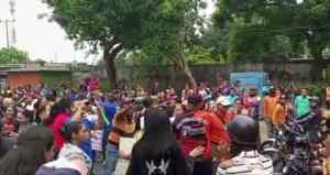 Chavismo utilizó a “colectivos de motorizados” para impedir protesta en Zona Educativa de Barinas