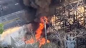 VIDEOS: Incendio arrasó con la subestación eléctrica de El Cafetal este #10Abr
