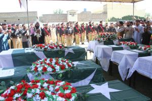Suben a 17 los muertos en explosión accidental en una comisaría de Pakistán
