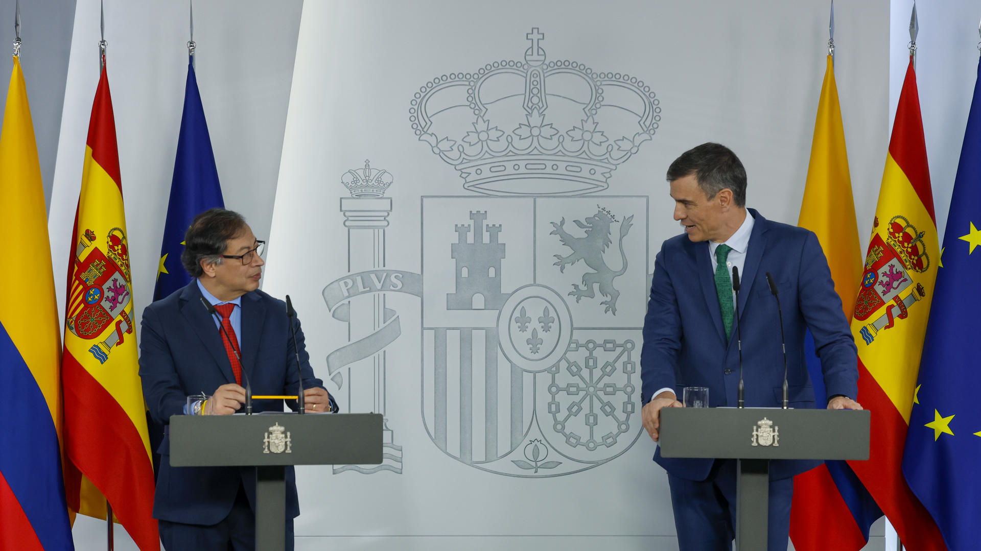 Pedro Sánchez evita ante Gustavo Petro respaldar que el ELN salga de las listas terroristas
