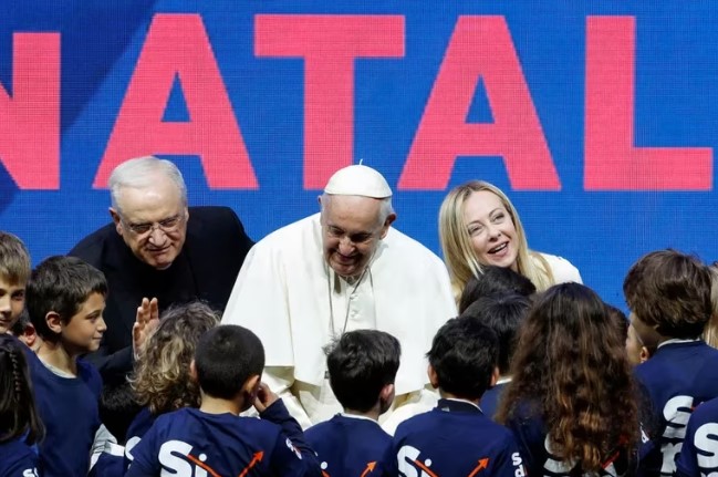 El papa Francisco quiere más bebés en Europa y pidió a los gobiernos que promuevan la natalidad